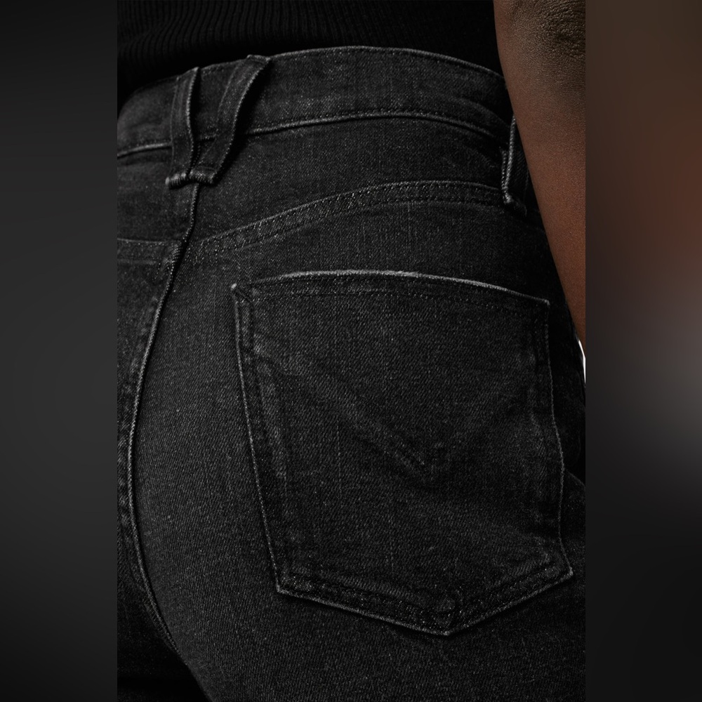 Hudson Harlow Ultra High-Rise Cigarette Ankle Jean - Picture 4 of 10